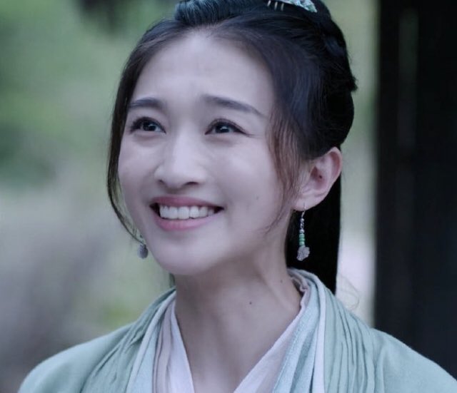 Luo Qingyang wears these (and WQ thinks it’s hot af):