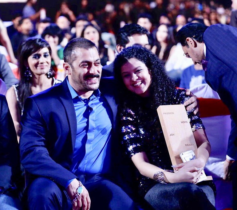palakmuchhal3's tweet photo. Happy Birthday @BeingSalmanKhan sirrr!!! 🎂 Thank you for always being there for me!!! 😇 https://t.co/fxMJRQjYXk