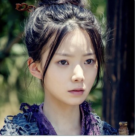 A-Qing wears these, bc she’s into old-school anime: