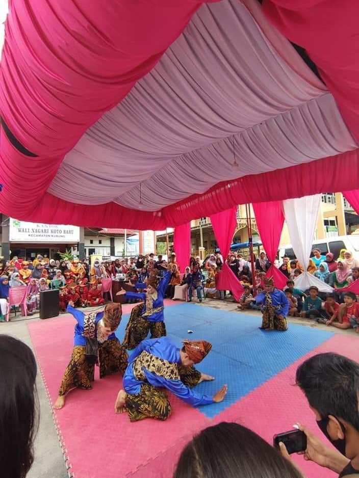Infokobar_'s tweet photo. Serba serbi Alek Gadang 2 oleh Dewan Kesenian Kab Solok di Lap Balai Adat nagari Koto Baru
-
#infokobar #solok #kotobarusolok #sumbar https://t.co/i8mPtAfxiP