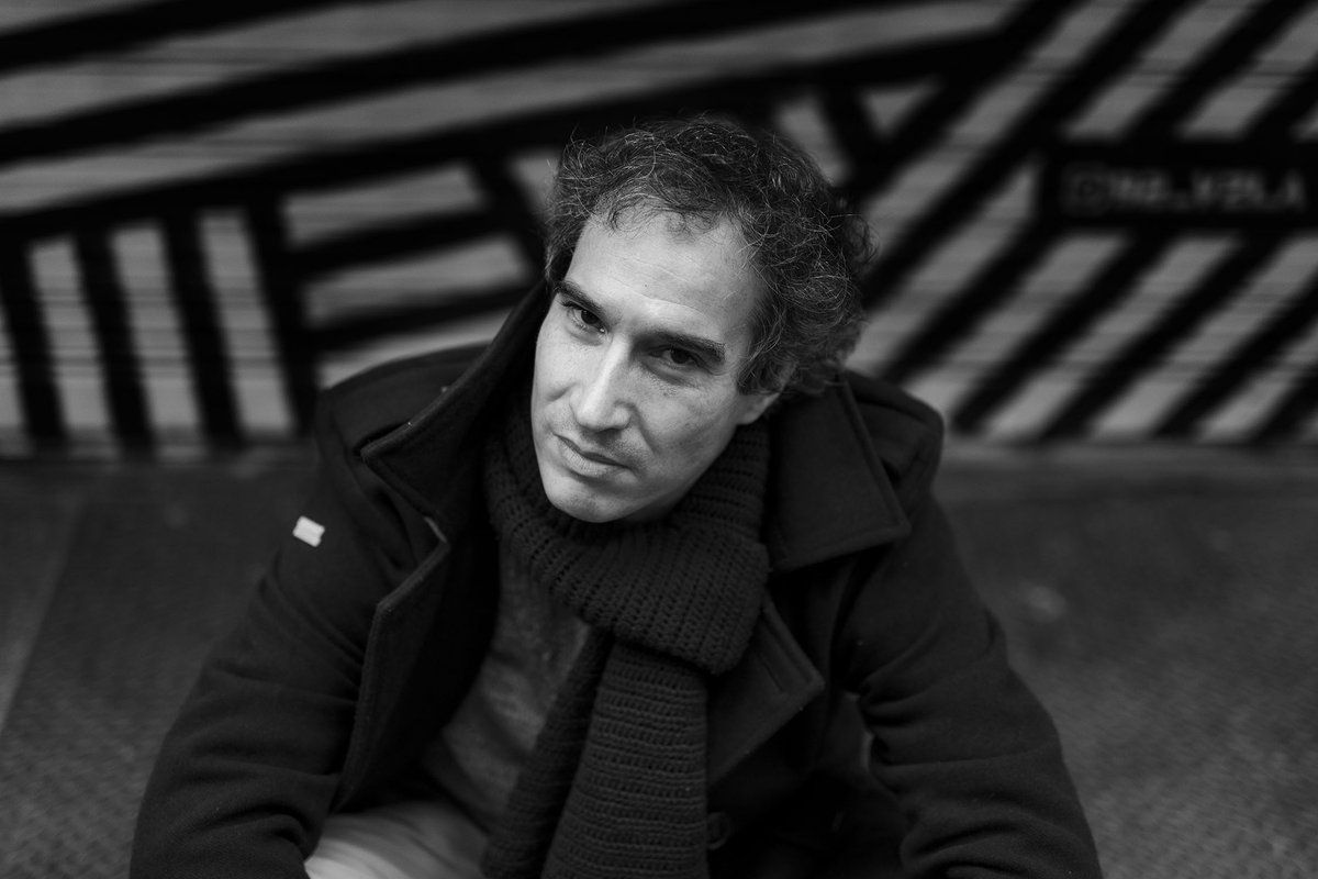 Javier Ors: "Una de las cosas que decía Cela es que las personas tienen muchas aristas: detrás de un personaje hay muchos otros". Entrevista a <a href="/J_Ors/">J_Ors</a> de <a href="/karinasainz/">Karina Sainz Borgo</a> por la publicación de "Nuevo paso por la Alcarria de Cela". Fotos: <a href="/JeosmPhoto/">JEOSM #thetrueshoot</a> zendalibros.com/javier-ors-el-…