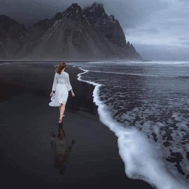 🔜 Black Sand Beach in Iceland 🇮🇸 🖤