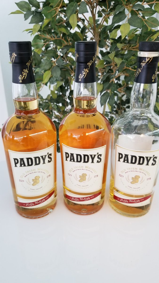 宮酒 優 白衣の変態 アイリッシュウイスキー Paddy S アイリッシュは蒸留所が少なくてパッと思いつく銘柄 も両手の指で足りてしまう程だけど大阪のディズニーランドこと やまや で見かけたこの銘柄 ﾐﾀｺﾄﾅｲ 買ってみよ 飲んでみると ｵｲﾁｲ アイ