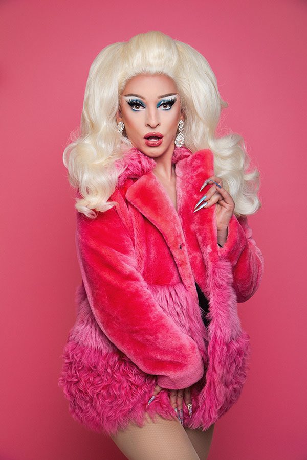 blairsaetre's tweet photo. SHE LOOKS LIKE MIZ CRACKER #Bridgerton https://t.co/C5GG7tMjxH