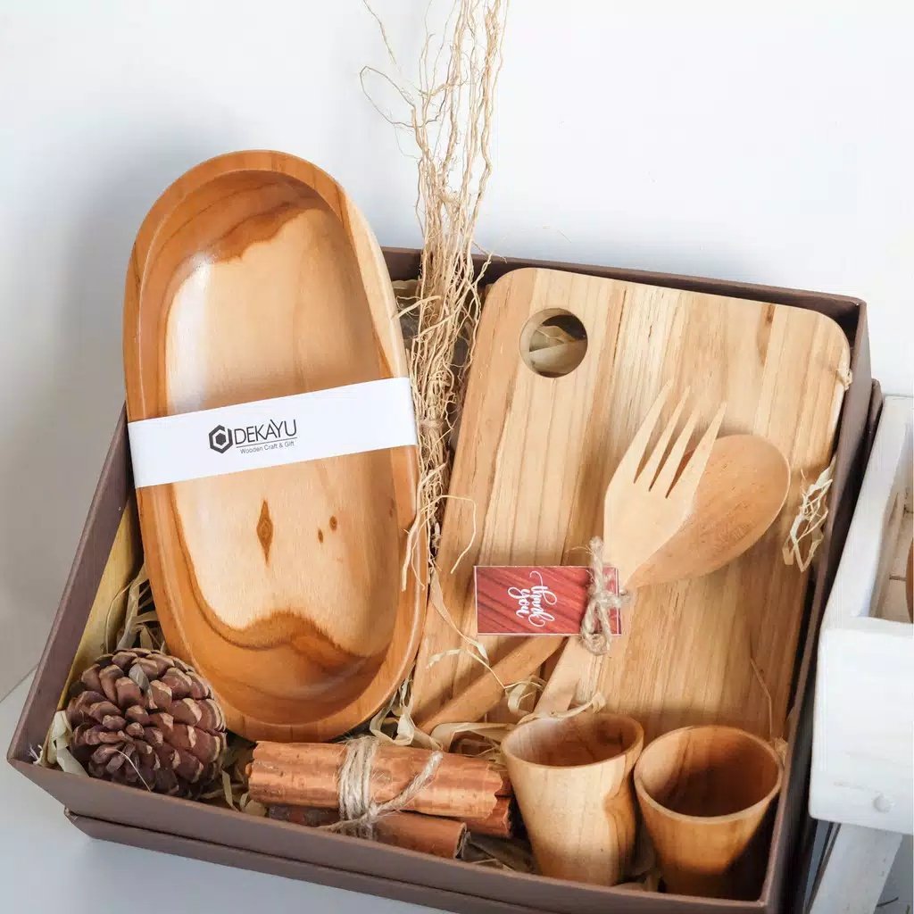 RacunProduk's tweet image. Rekomendasi Onlineshop yang jual Hampers/Giftbox di Shopee 🎁

Gak perlu bingung lagi cari hadiah👌🏻

            ☀️[A Thread]