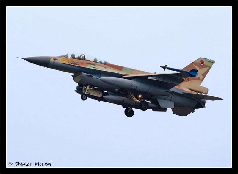 Defense_Talks's tweet photo. #IDFAF F-16D block 30 #074 from 109 sqn coming back to landing in its base. Note the kill mark, scored against the #Hizballah UAV during the 2nd #Lebanon War which took place back in 2006. 

[Photo by Shimon Mental] https://t.co/7RntsjVFmS