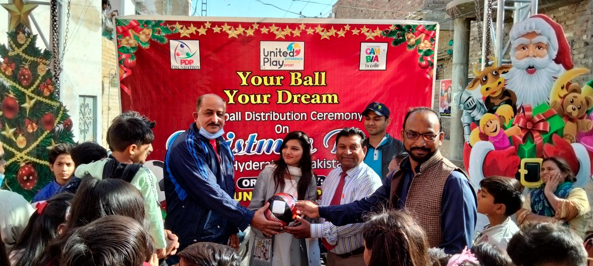 PDPFoundation's tweet photo. Your Ball Your Dream #CambiaTuCalle #Unitedplay #homelessworldcup #merrychristmas #SayNoToDiscrimination #SayYesToEquality #farenet #football #EqualityForAll #MoreThanAGame #CACTogether https://t.co/wHOUYcC0fw