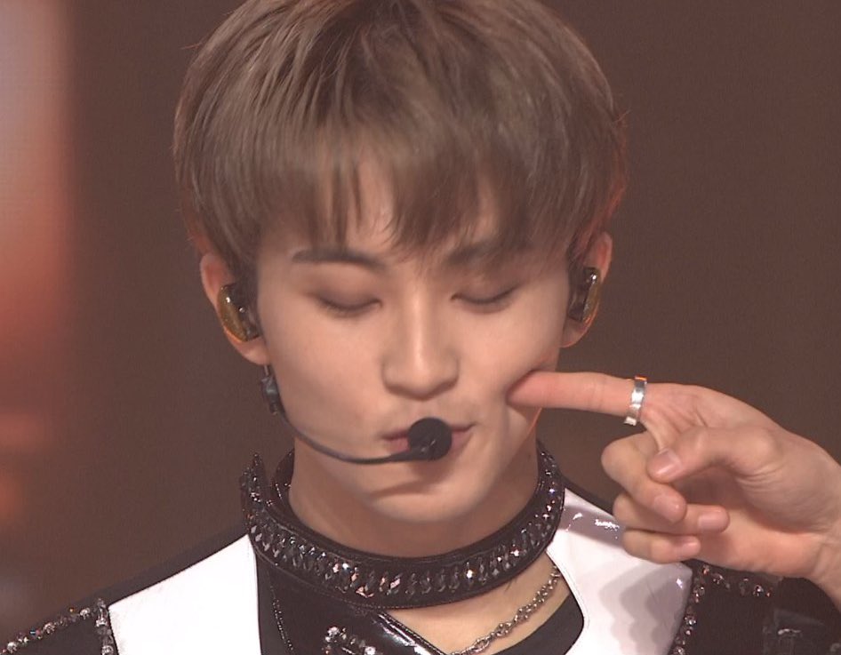 ً (@looksmkl) on Twitter photo 