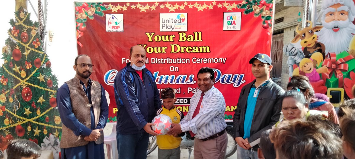 PDPFoundation's tweet photo. Your Ball Your Dream #CambiaTuCalle #Unitedplay #homelessworldcup #merrychristmas #SayNoToDiscrimination #SayYesToEquality #farenet #football #EqualityForAll #MoreThanAGame #CACTogether https://t.co/Vir8NfUsvo