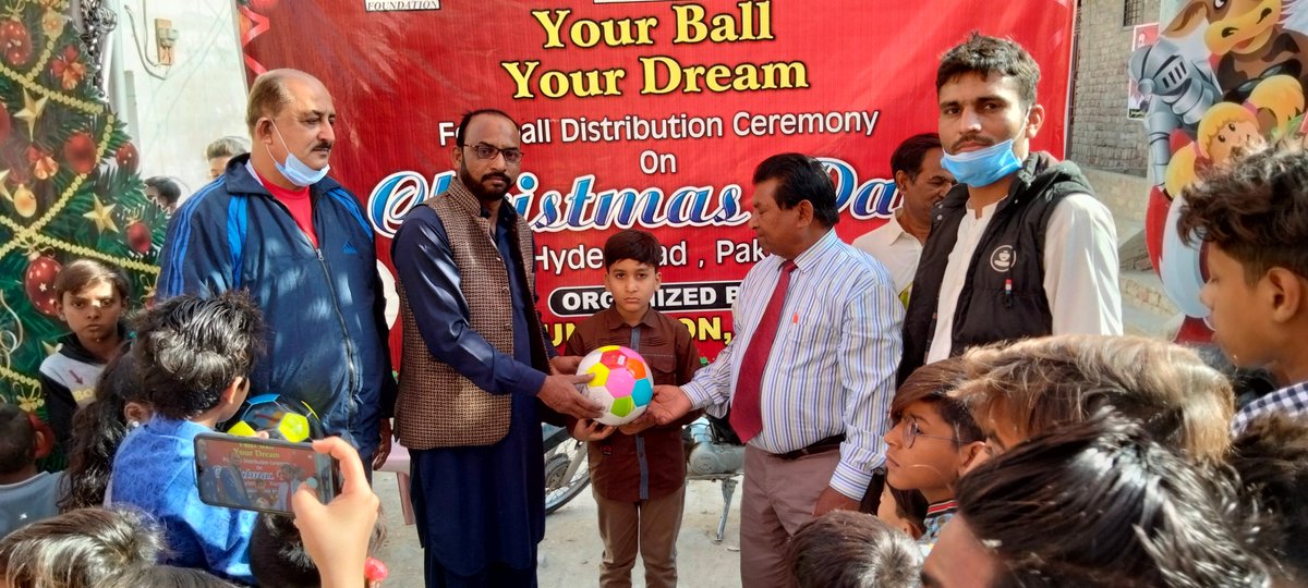 PDPFoundation's tweet photo. Your Ball Your Dream #CambiaTuCalle #Unitedplay #homelessworldcup #merrychristmas #SayNoToDiscrimination #SayYesToEquality #farenet #football #EqualityForAll #MoreThanAGame #CACTogether https://t.co/kgG118HYak