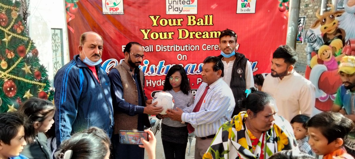 PDPFoundation's tweet photo. Your Ball Your Dream #CambiaTuCalle #Unitedplay #homelessworldcup #merrychristmas #SayNoToDiscrimination #SayYesToEquality #farenet #football #EqualityForAll #MoreThanAGame #CACTogether https://t.co/kgG118HYak