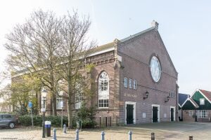 Voor alle mensen in Nederland die het zo moeilijk hebben met de kerkgang op Urk. Wat zou ik graag vanmorgen door weer en wind naar de Bethelkerk gegaan zijn om te zingen van mijn Heiland. Helaas, dit kerkgebouw is al sinds maart gesloten op zondag ivm het coronavirus.