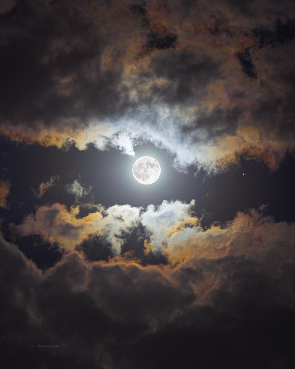 31 October - Blue moon - which happened to take place during Halloween, was the second full moon of the calendar month. A rare and spectacular phenomenon. The last time we had a second full moon in a single calendar month – was March 31, 2018. Source:  https://earthsky.org/astronomy-essentials/when-is-the-next-blue-moon#:~:text=The%20next%20Blue%20Moon%20%E2%80%93%20second,come%20on%20October%2031%2C%202020.