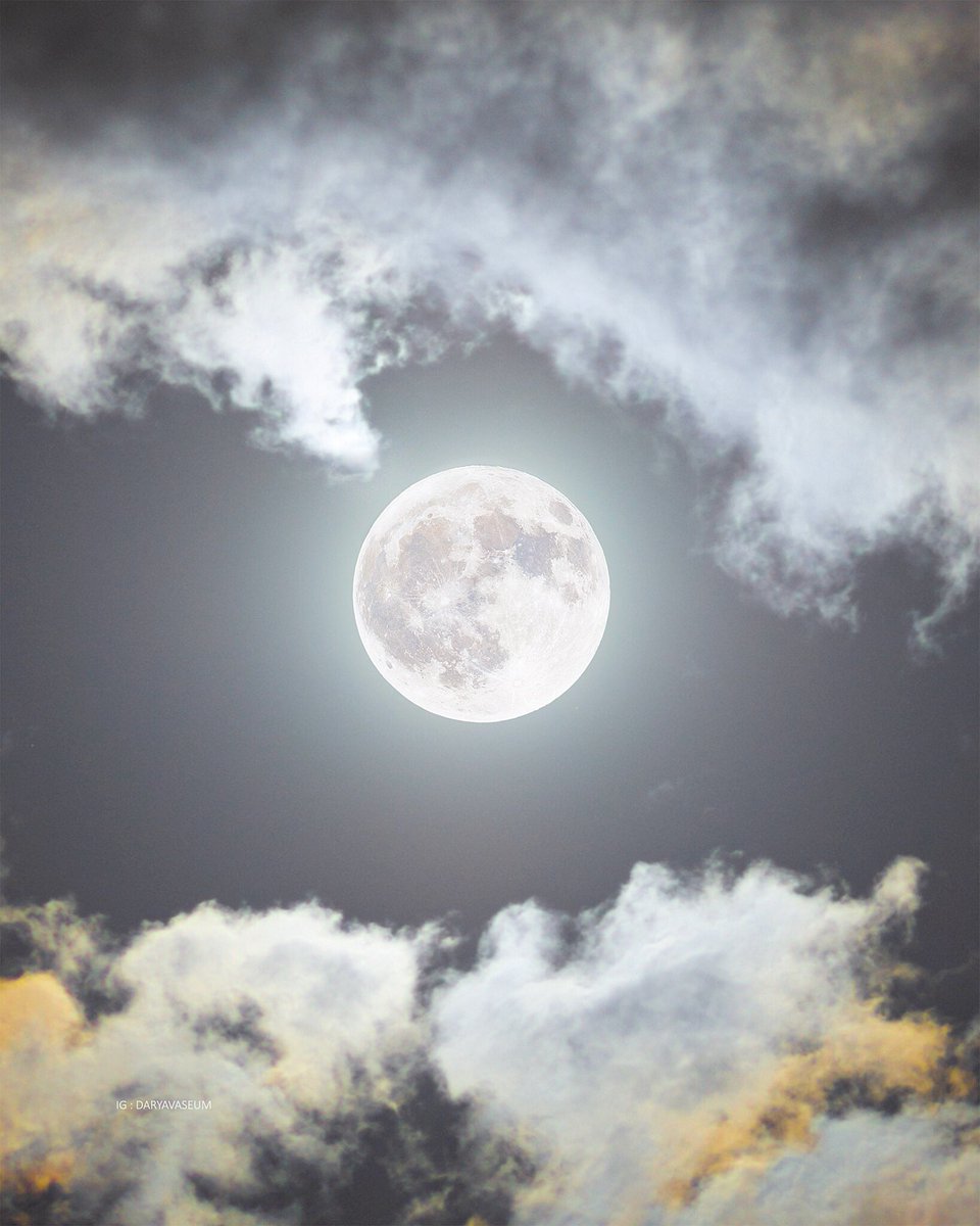 31 October - Blue moon - which happened to take place during Halloween, was the second full moon of the calendar month. A rare and spectacular phenomenon. The last time we had a second full moon in a single calendar month – was March 31, 2018. Source:  https://earthsky.org/astronomy-essentials/when-is-the-next-blue-moon#:~:text=The%20next%20Blue%20Moon%20%E2%80%93%20second,come%20on%20October%2031%2C%202020.