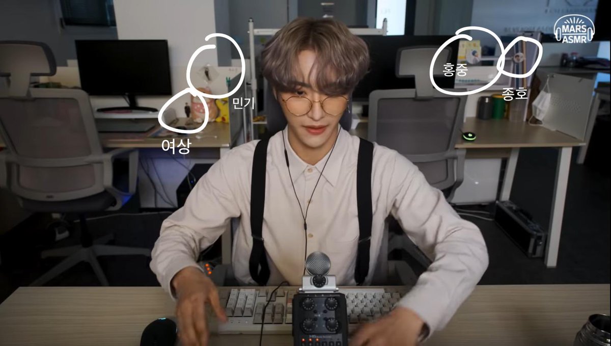 ddeonghwa0403's tweet photo. @ATEEZofficial 성화의 ASMR을 너무너무 좋아합니다!!
#MARS_ASMR #ATEEZ #에이티즈 #성화 #SEONGHWA #숨은_ATEEZ_찾기 https://t.co/vHkElCNzVe