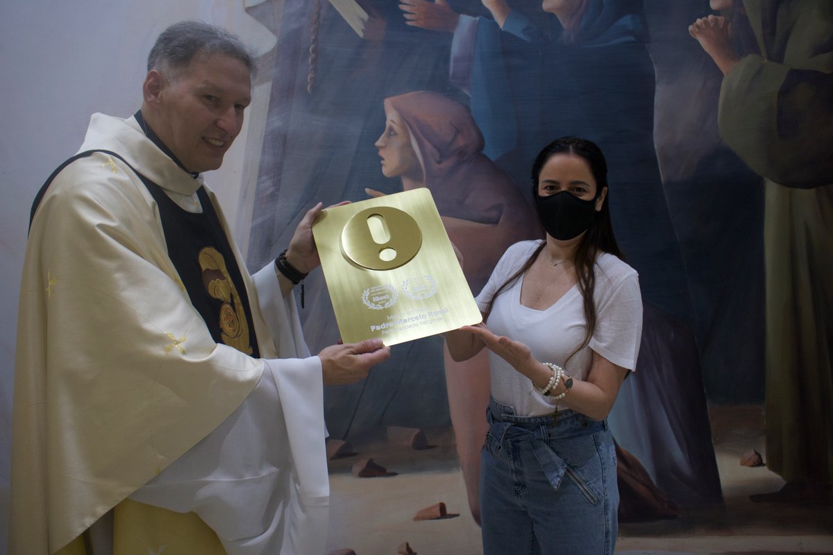 pemarcelorossi's tweet photo. Amados obrigado ao Prêmio Ibest pela eleição do júri popular como personalidade religiosa. Sou uma 🐜🐜🐜 de JESUS e MARIA, é uma benção vocês estarem junto nessa jornada de evangelização. https://t.co/CHC1jfg49u