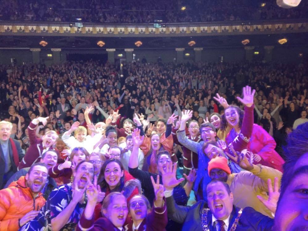 A 3,000 seater selfie! ⁦<a href="/EventimApollo/">Eventim Apollo</a>⁩ Christmas 2017

 ⁦<a href="/SarahLEarnshaw/">Sarah Earnshaw</a>⁩ ⁦<a href="/AndyBarke/">Andy Barke</a>⁩ ⁦<a href="/AndyBrady23/">Andy Brady</a>⁩ ⁦<a href="/DeborahIsitt/">Debbie Isitt</a>⁩ ⁦<a href="/JChapmanesq/">Jamie Chapman</a>⁩ ⁦<a href="/danielboys/">Daniel Boys</a>⁩ ⁦⁦<a href="/LouisWalshXFact/">Louis Walsh</a>⁩ ⁦<a href="/Katsarts/">Katia Sartini</a>⁩ ⁦<a href="/jalisaandrews/">Jalisa Andrews</a>⁩ ⁦@garytaz⁩
