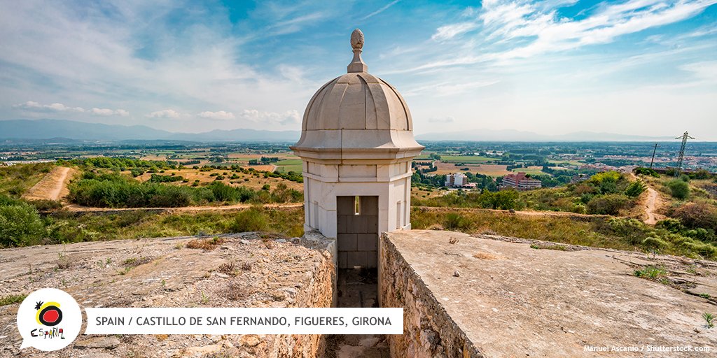 2/4 Built in the 18th century, the castle was named after the Spanish king who reigned at that time. Since its purpose was to stop future invasions, it covers an impressive area of 550,000 square metres!   https://bit.ly/371KDAJ&nbsp; #SpainCulturalHeritage  @catexperience