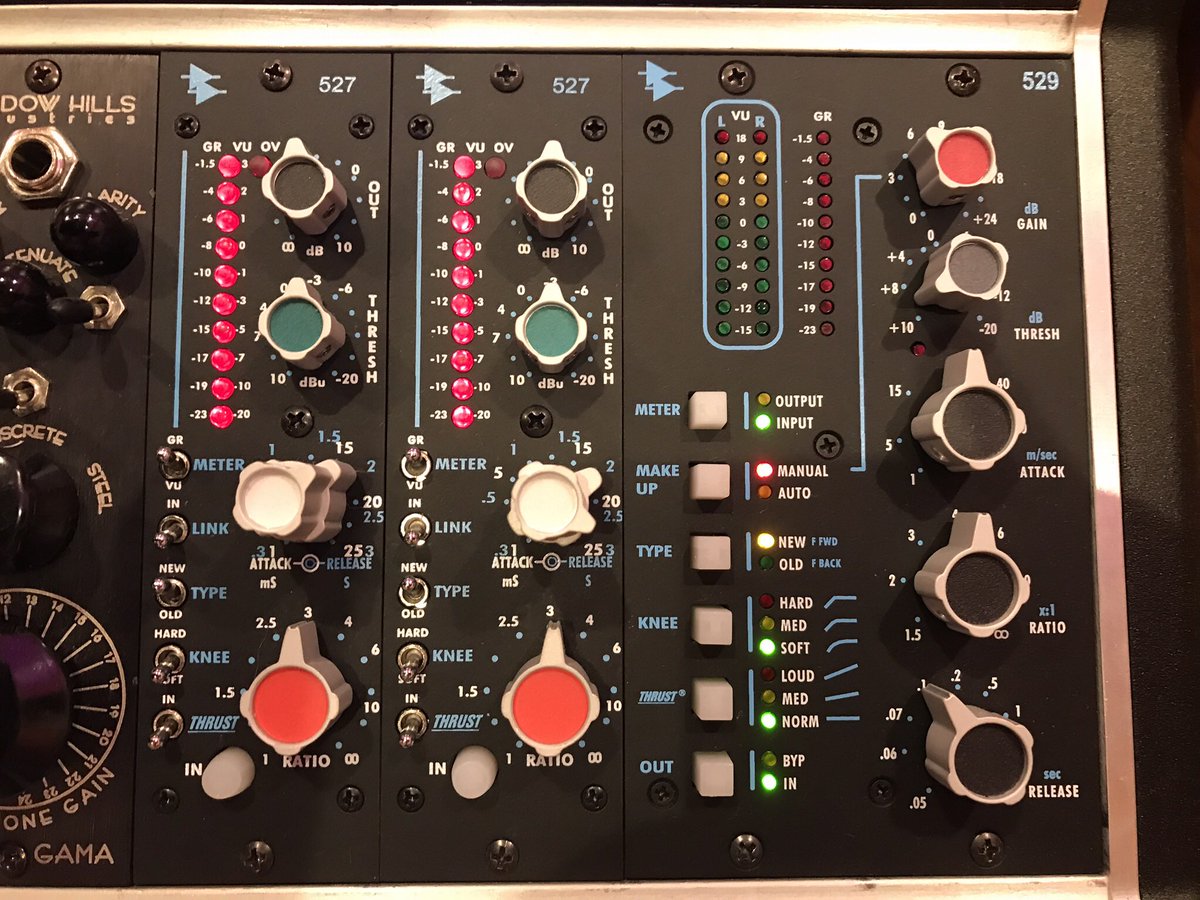 ZENTA_guitar's tweet image. みんなやってるから便乗（笑）
他にもある気がするけど…

#api 
#api527
#api529
#コンプ
#diezel  
#vh4 
#albit 
#ギターアンプ 
#パッチベイ 
#特注
#ノイマン 
#neumann 
#km184 
#マイク 

#2020年に買った機材