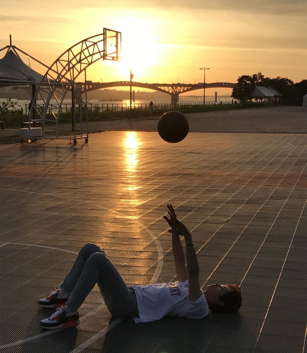 thevjr's tweet photo. ชอบนะคะ ผู้ชายเล่นบาสหรอ เปล่า ชอบจูยอนที่เล่นบาส https://t.co/5Z6aF1n4Yj