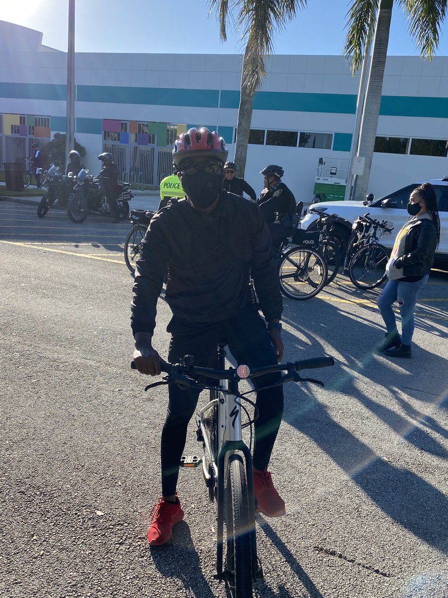 RLStephens3_'s tweet photo. #OneMiami Community Bike Ride with the City of Miami Gardens, Florida Government , Breaking The Cycle and Local Police Departments!!
Building the bridge between our community and the police 🙌🏾
#BlackBikeRide #MiamiGardens #BreakingTheCycle #OneMiami #communityPolicing https://t.co/ACBGqHcyYx
