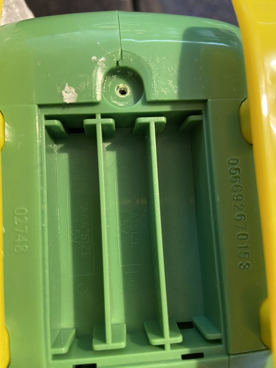 ____ljt____'s tweet photo. @VeryHelpers @verynetwork one of my daughters toys came with no battery connectors, how do I get in touch with someone to get this replaced immediately? One very sad 2 year old girl 😭#peppapig https://t.co/OAoLgC6MlP