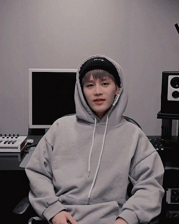 lemwond's tweet photo. Hai moots this is Teo speaking karena gw abis ini mau Lrp akhir tahun, boleh gw nge habisin waktu ini buat Mutual gw, bestie, fams gw? Gw mau buat kenangan wkwkwkw. https://t.co/y9xOf8O4O1