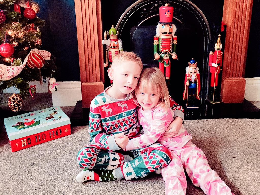 TDBurch79's tweet photo. Lovely Christmas day, the kids loved it; even though we never found treasure 🎅🤶⛄🎄🎁 https://t.co/jiDrXLpMQO