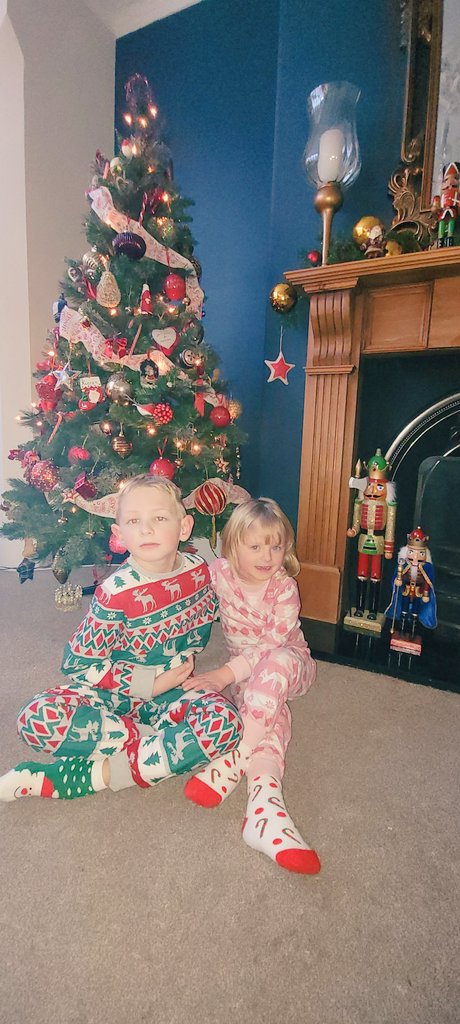 TDBurch79's tweet photo. Lovely Christmas day, the kids loved it; even though we never found treasure 🎅🤶⛄🎄🎁 https://t.co/jiDrXLpMQO