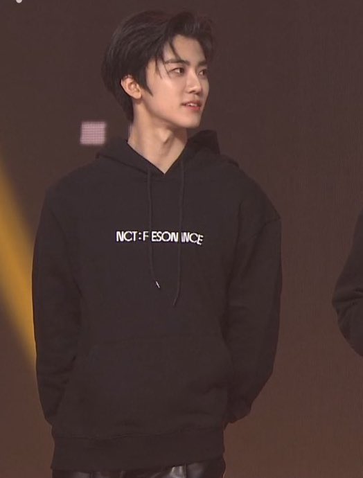 สันกรามเอยลูกกระเดือกเอยไหนจะสายตาแพรวพราวอีก ไม่อยู่แล้ววววว