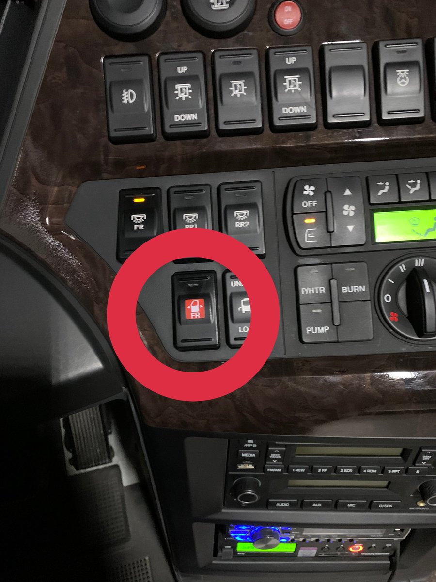 쓸때(?) 없는 버스 잡지식

광역버스에서 잠들었다가 차고지 들어와서 못내리고 갇혔다면 운전석에서 버튼을 찾으세요