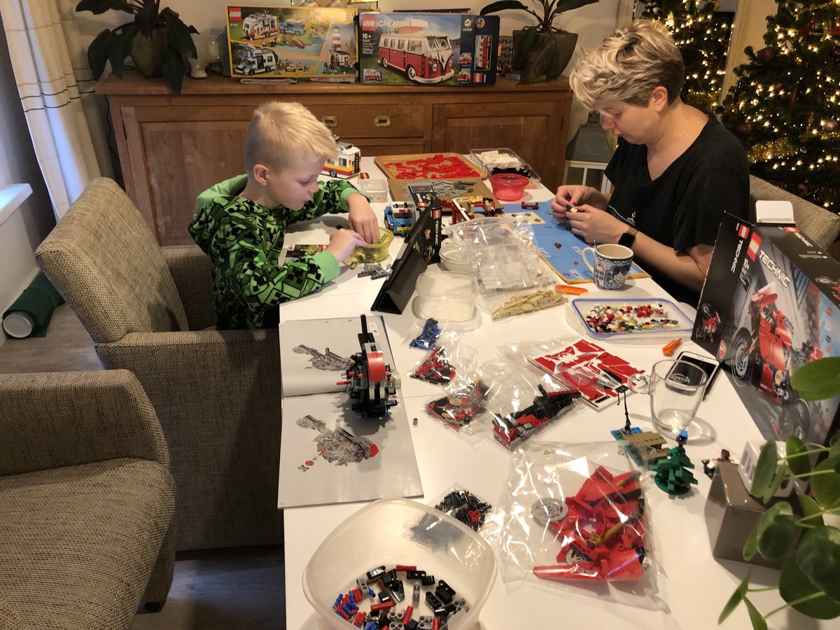edwardbeemster's tweet photo. Christmas 2020. @LEGO_Group https://t.co/xsOpCpT7uA