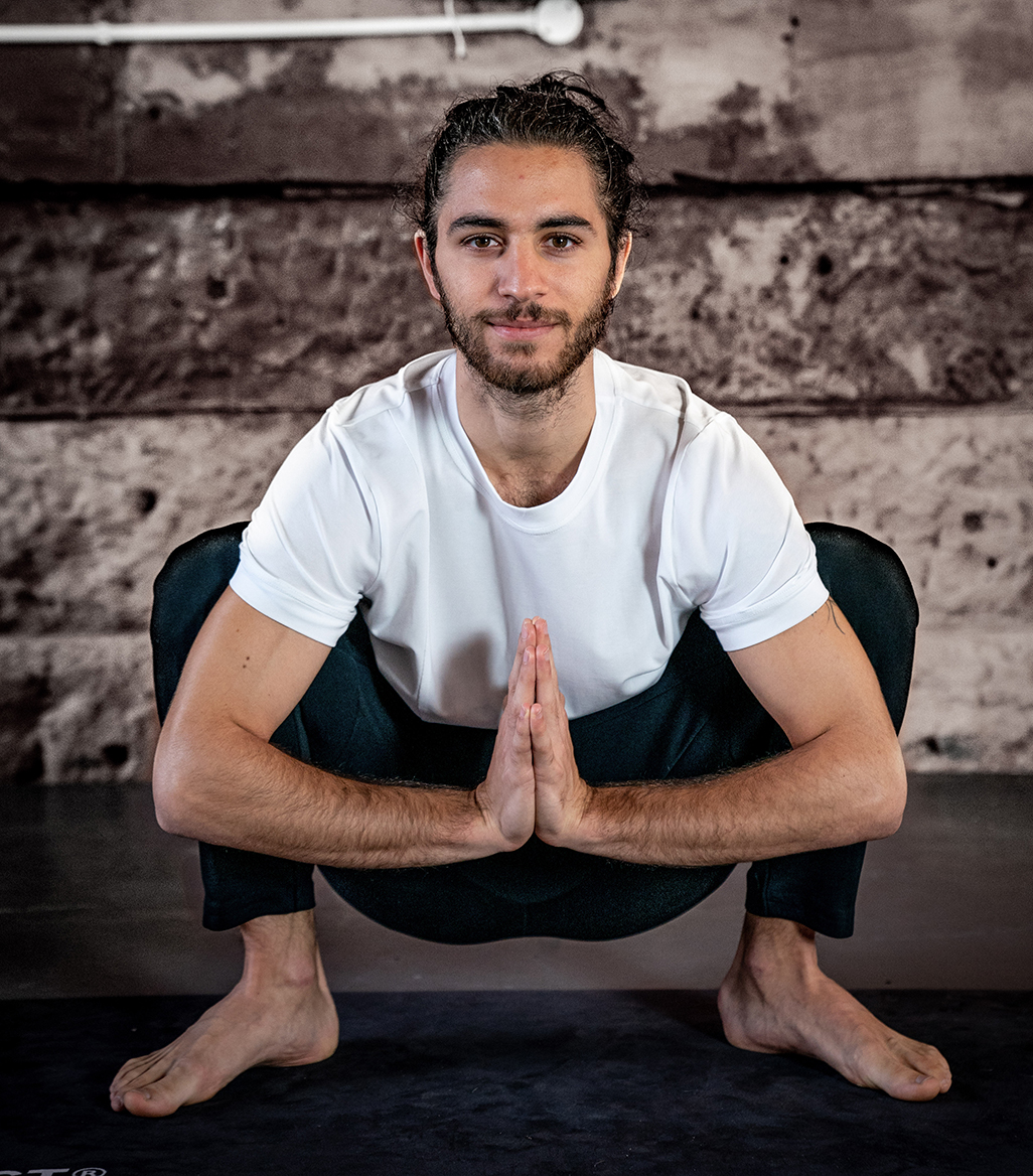 SIGN UP FOR OUR MEN'S YOGA CHALLENGE 2021  
Free 3-month beginners yoga challenge, starting in January mailchi.mp/warrioraddict/…
#warrioraddict #proplanet #mensyoga #mensyogachallenge #moremenonthemat - mailchi.mp/warrioraddict/…