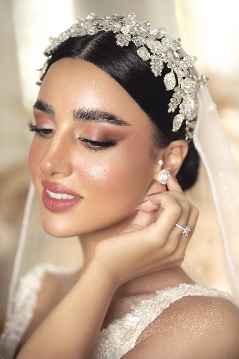 تصويري لمودل لوك عروس بإضاءة الشمس 😍🤍🤍