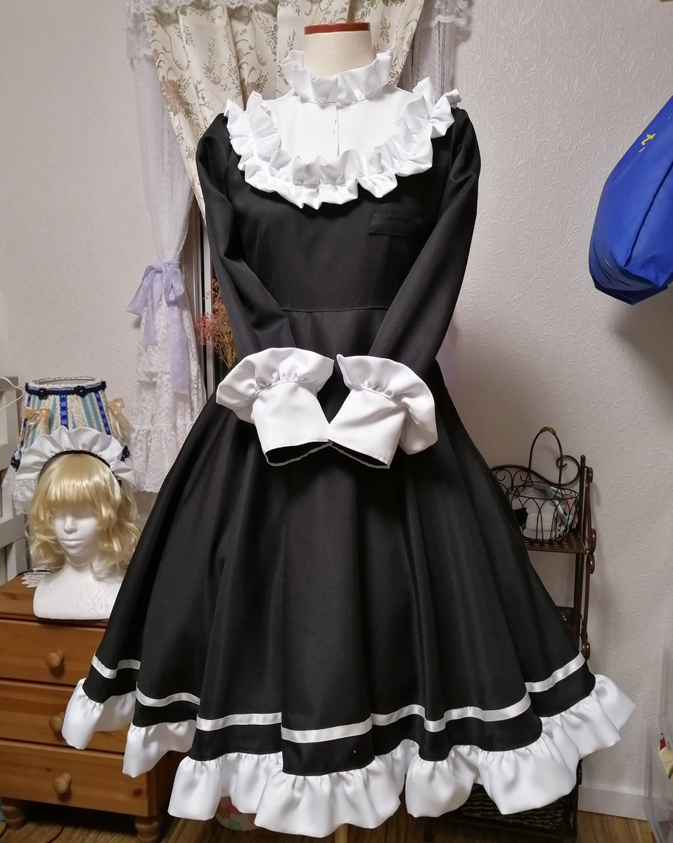 EstellaAries's tweet photo. 今月は体調崩してしまい、作業がもっと早く終わるはずがギリギリ制作ですみません😢
残りパーツも後は仕上げなのでもう少しで完成…！
ワンピース、本当にかわいいクラシカルなメイド服の雰囲気すごくすきで…スカートもふわっと全円形💞ドレープが本当に好きな形です☺️ https://t.co/KBxvCSt9TF
