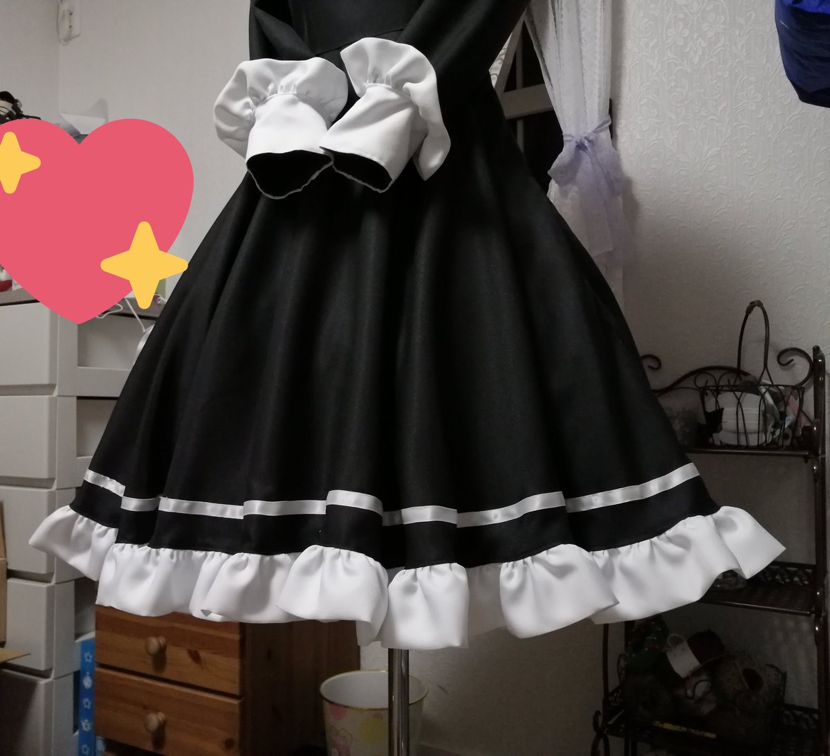 今月は体調崩してしまい、作業がもっと早く終わるはずがギリギリ制作ですみません😢
残りパーツも後は仕上げなのでもう少しで完成…！
ワンピース、本当にかわいいクラシカルなメイド服の雰囲気すごくすきで…スカートもふわっと全円形💞ドレープが本当に好きな形です☺️