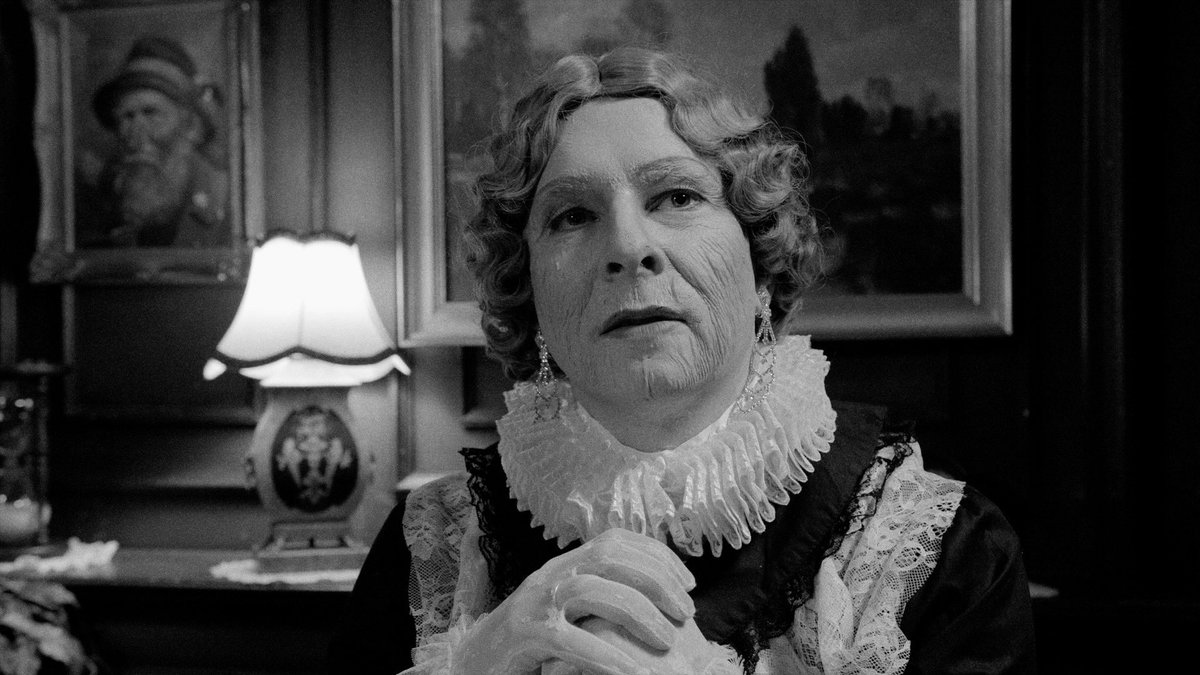 youtu.be/fHyD-AIRjmw Pauli, Lukas und Miss Floschi präsentieren: Unsere eigene Version von Dinner for One. Für alle, die davon träumen, wieder mit ihren Freunden feiern, lachen und auf Tischen tanzen zu können. #dinnerforone