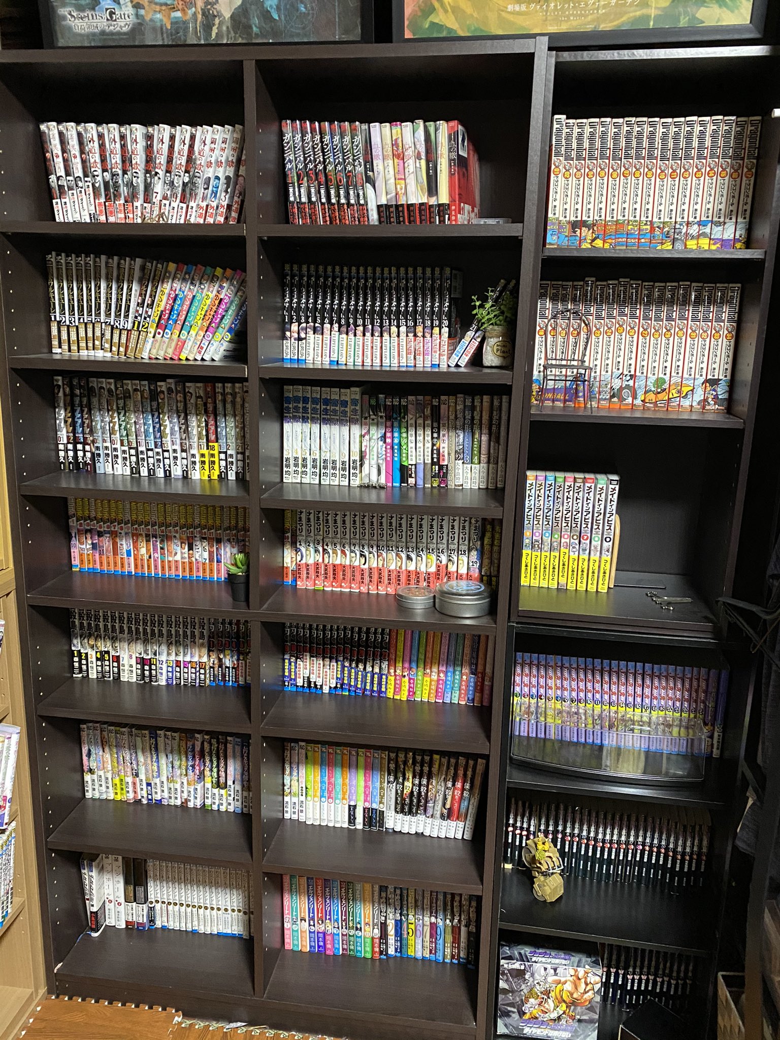 やま 低浮上 部屋の掃除完了 今現在のフィギュア棚 本棚 漫画棚 アクスタコーナーです フィギュア棚 本棚晒す アクリルスタンド T Co Nzkeylri98 Twitter