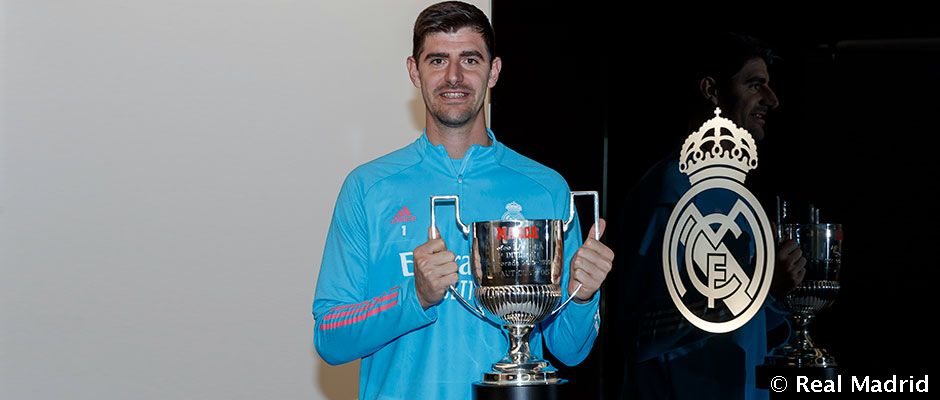 En réccompense de son énorme saison en Liga il remporta le trophée Zamora devant Jan Oblak et Marc André Ter Stegen.