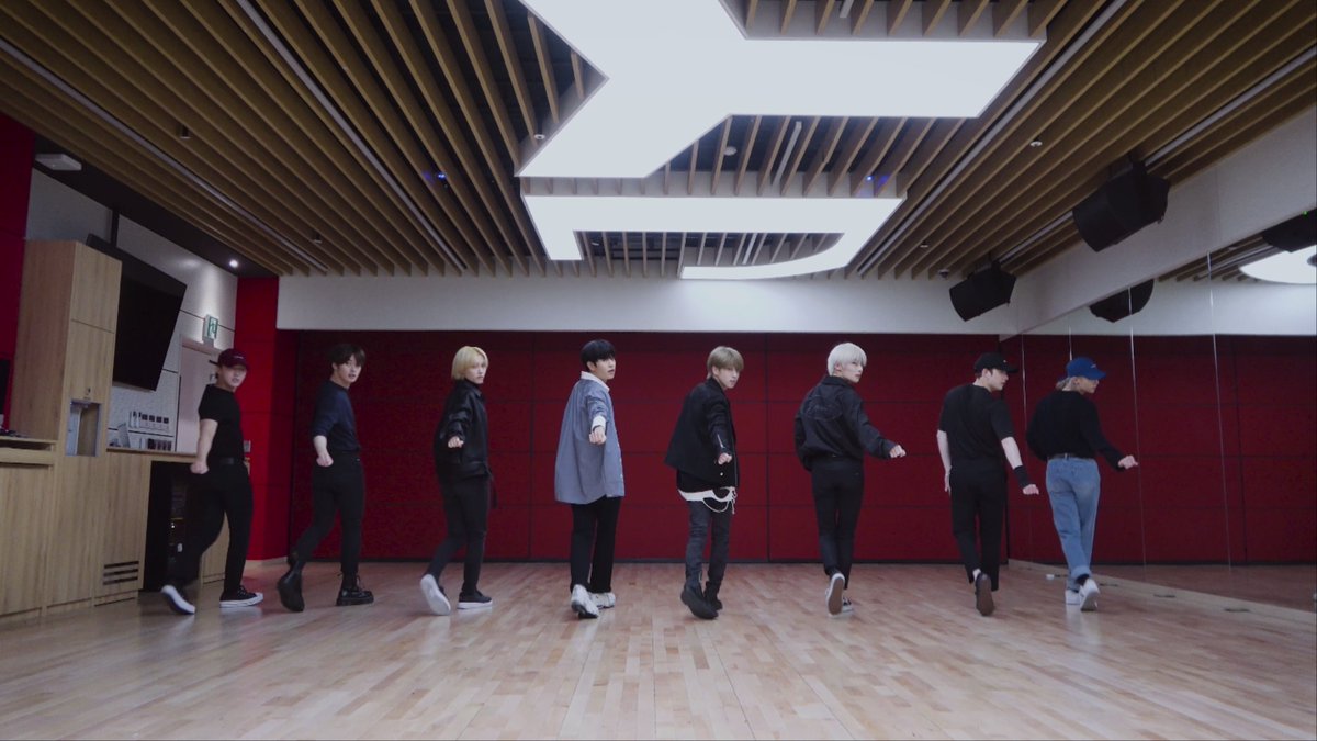 Stray_Kids's tweet photo. Stray Kids(스트레이 키즈) "우리집(My House)" Dance Practice Video (원곡 : 2PM) (SBS 가요대전 ver.)

https://t.co/HJCJGsaIRd

#StrayKids #스트레이키즈
#YouMakeStrayKidsStay
#2020SBS가요대전 https://t.co/fyNff3DFZN