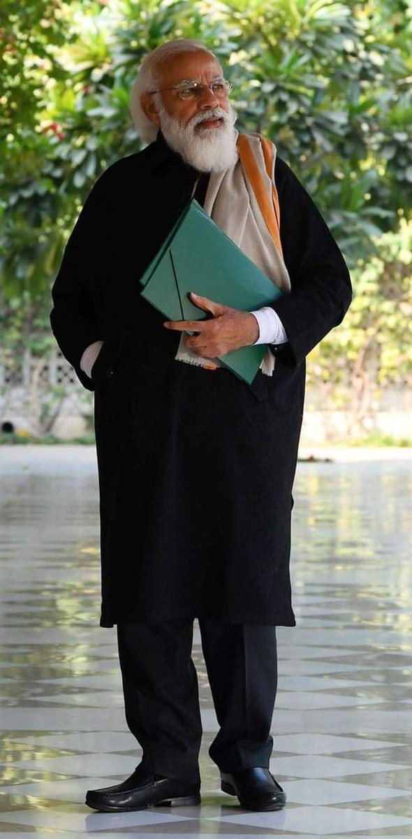 ये  #थ्रेड अच्छा लगे तो RT करियेगा सदी का सर्वश्रेष्ठ आधुनिक युग का सन्यासी राजा, अपने दोनों हाथों से अपनी देशभक्त प्रजा के लिए शास्त्रसम्मत व्यवस्था के आधार पर खजाना खोल रहा है....जिसके सिर पर छत नहीं थी..उन्हें पक्के घर दे रहा है... #TrustNaMo 