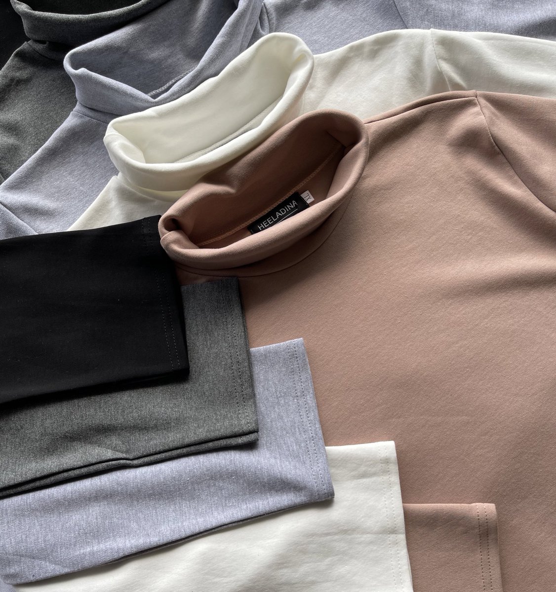 dewirosliiiiiii's tweet photo. To those yang mencari loose turtleneck yang loose and kain sedapp! Alhamdulillah you can get it on 1st January 2021 with #teamheeladina nanti! And the price is RM49/pcs ada 2 sizes 🥰

Anyway rt this tweet nanti dewi akan bagi beberapa orang untuk try secara percuma ❤️ https://t.co/l8WXIl9Rxm