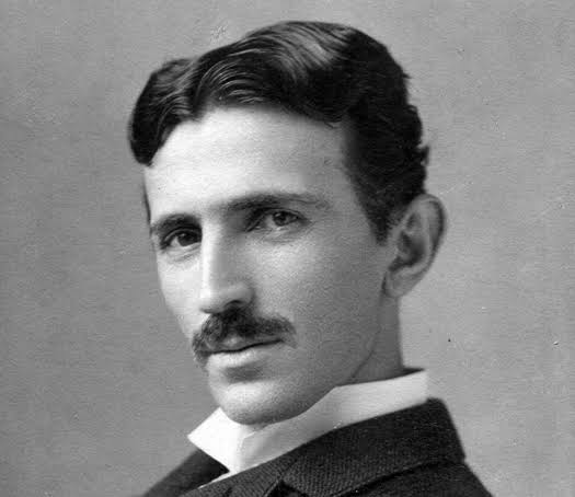 Nikola Tesla immigrated to US in 1884 to work for Edison as Electric Engineer for a salary of $100. Tesla was a maverick with novel ideas. He wanted to create an efficient arc lighting and AC motor. Edison however was too arrogant to be receptive to any ideas. 5/n