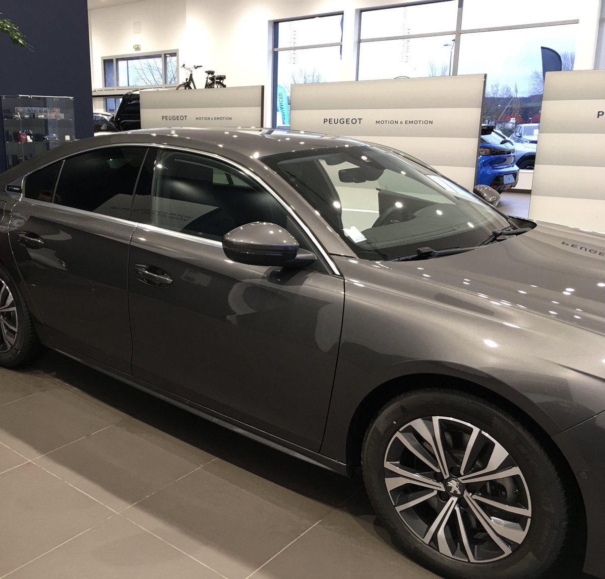 La petite famille s’agrandit voici la grande sœur de la e 208 .... l’hybride électrique 508 ... 225 ch .... franchement pas mal en première instance ... je vais voir dans le temps ce qu’elle donne 😋😃