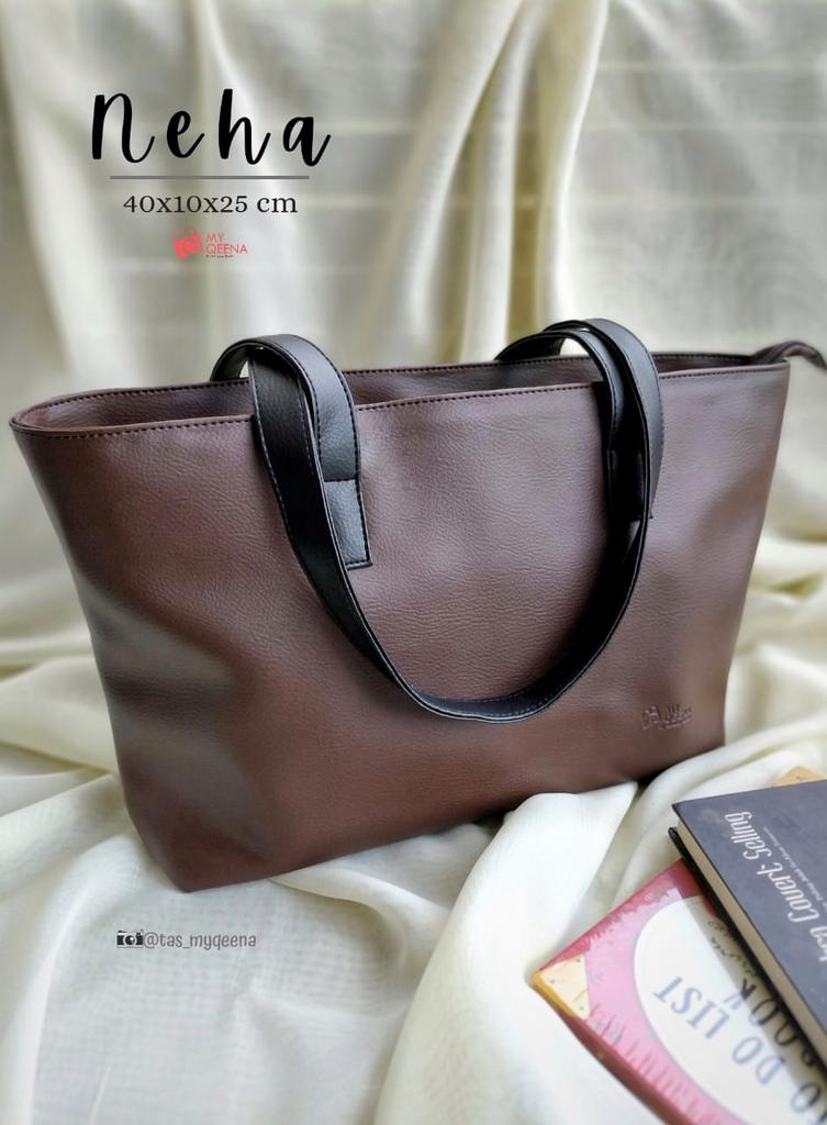 taskulitlokal's tweet photo. #taskulitwanita #taswanitakulit 
Ukuran:
- 40×10×25 cm
- kulit sintetis
- tali bahu
- kantong kecil didalam/samping
- kantong utama beresleting
- warna merah,fanta,benhur,abu, hitam,coklat,kuning,ungu,tosca,maroon,bcofe . tanyakan stock sblm pesan. https://t.co/liY8wfSzMF