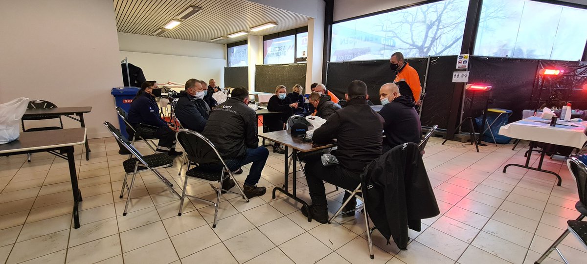 Chris Mannaerts (@chrismannaerts) on Twitter photo Safety meeting finished @Dendermonde No bridge, no finish arch but we will have races today and we are looking forward to it! <a href="/UCIcyclocrossWC/">UCI Cyclo-cross World Cup</a> Safety meeting finished @Dendermonde No bridge, no finish arch but we will have races today and we are looking forward to it! <a href="/UCIcyclocrossWC/">UCI Cyclo-cross World Cup</a>