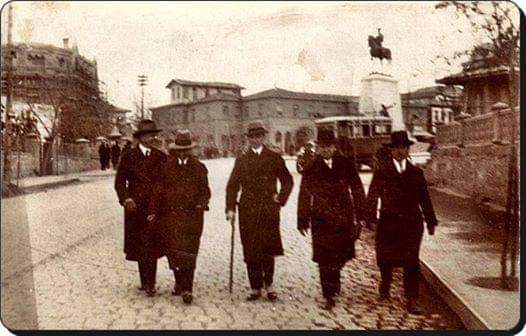 #27Aralık1919 
Gazi Mustafa Kemal Atatürk Ankara Ulus'da geziyor.