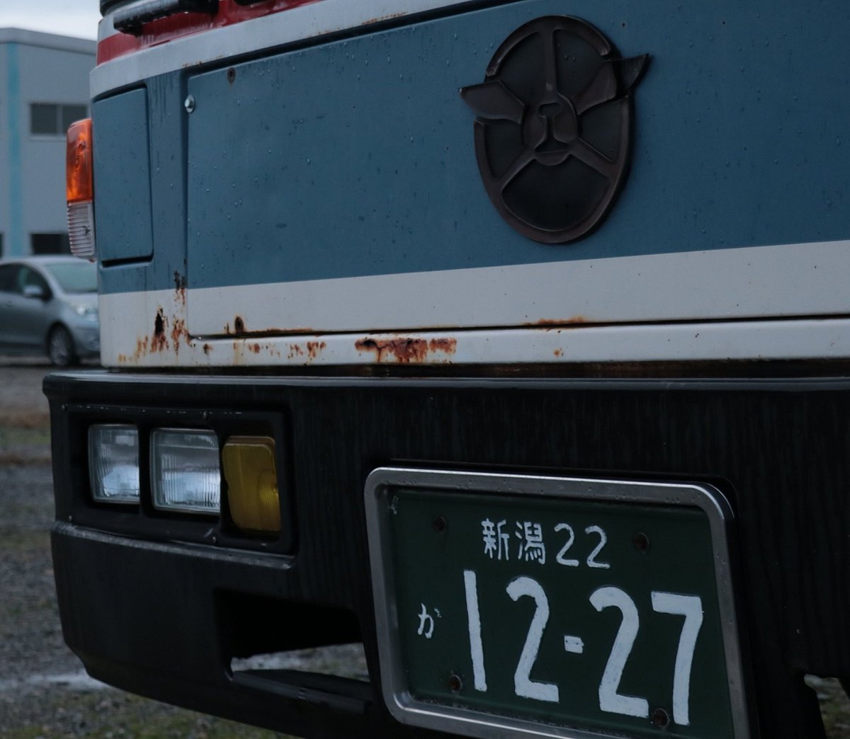 GINTARO_G904_I's tweet photo. 新潟22か1227号車が引退した事で
・青一色のシート車が670号車のみに
・8Eのハイライトカラー(トップドア)車の全滅
・新潟22かナンバーが越後交通から消滅
パッと思いつくだけでもこんなにある。 https://t.co/omXuatr9g1
