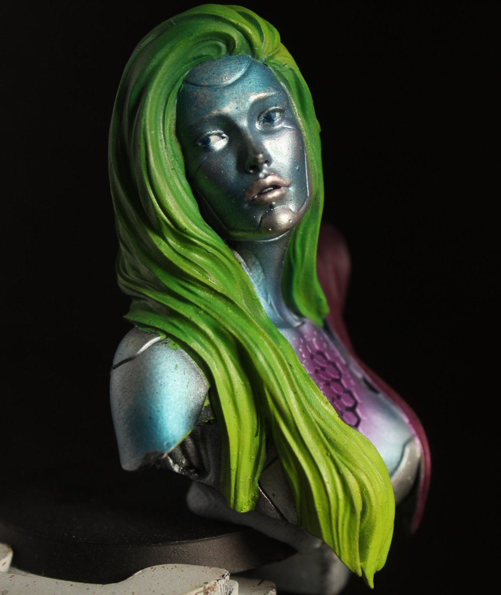 StryfeMinis's tweet photo. Mostly been working on hair this morning, but started glazing skin, and refining the silvers and eyes too. Thoughts welcome #Warmongers #rekonnect #robotrocketminiatures https://t.co/l0d10zPyYg