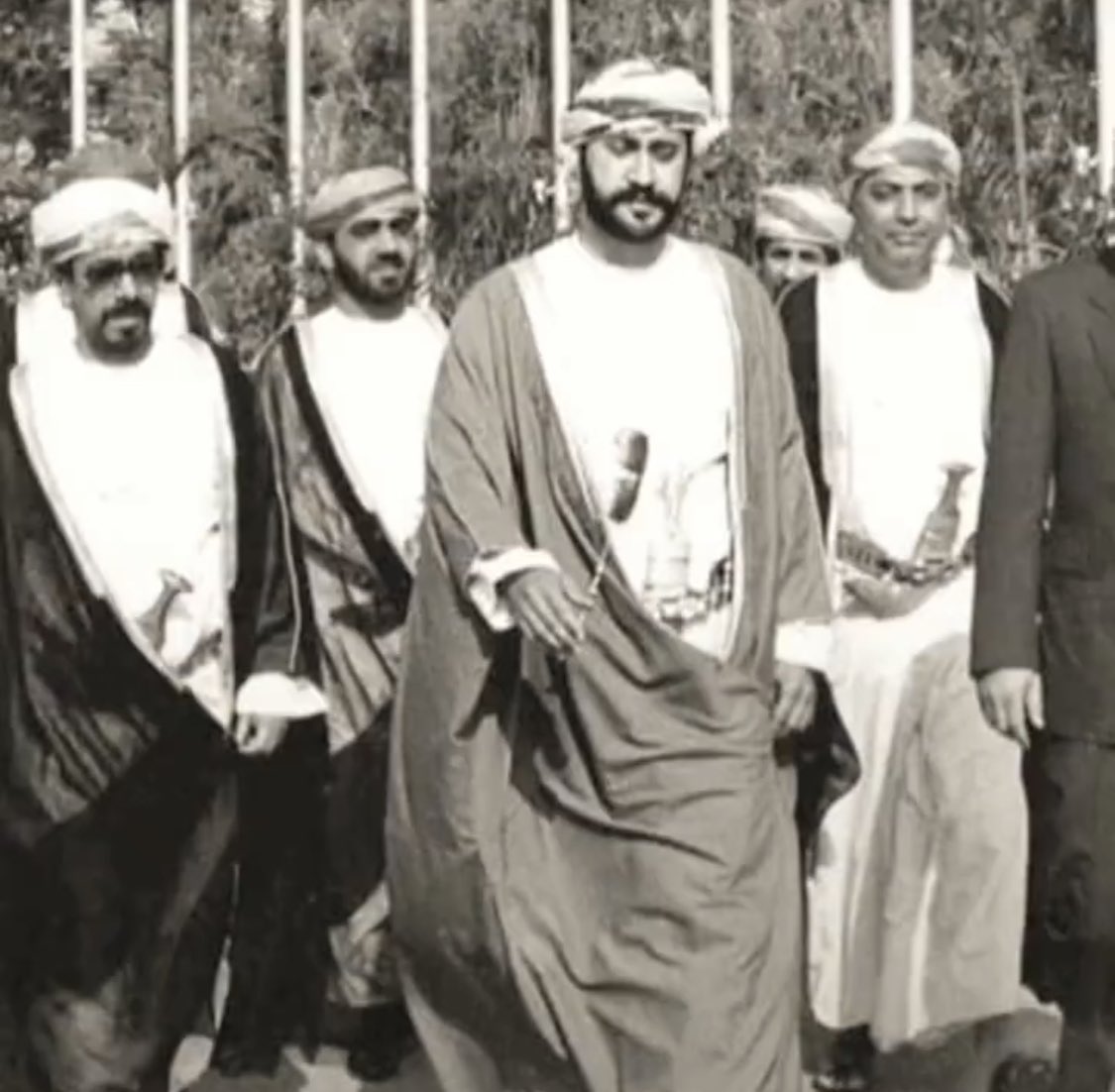 اللهمّ أرزق جلالة السلطان #هيثم_بن_طارق بكلّ حرفٍ في القرآن حلاوةً، وبكلّ كلمة كرامةً، وبكلّ اّية سعادةً، وبكلّ سورة سلامةً، وبكل جُزءٍ جزاءً.
